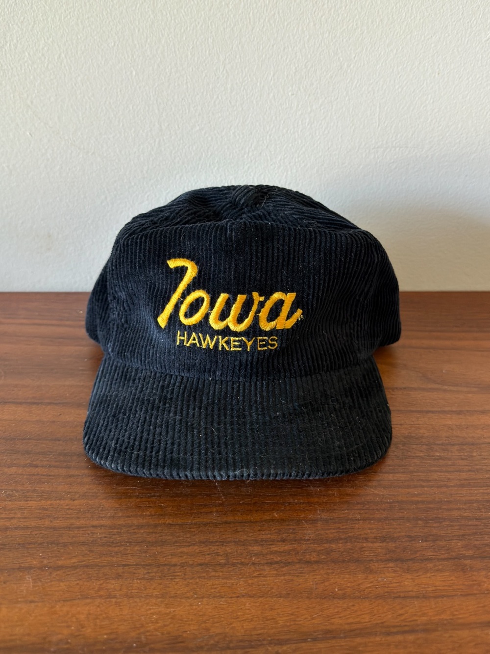 Sports Specialties Iowa Hawkeyes The Cord Hat Zipback Black Vintage 90s NCAA
